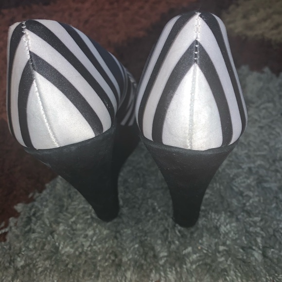 Aldo Black and white stripe wedge heel - Picture 3 of 4